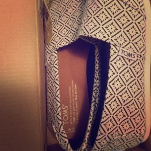 TOMS Womens shoes - size 7. NWT. White w/ tiles